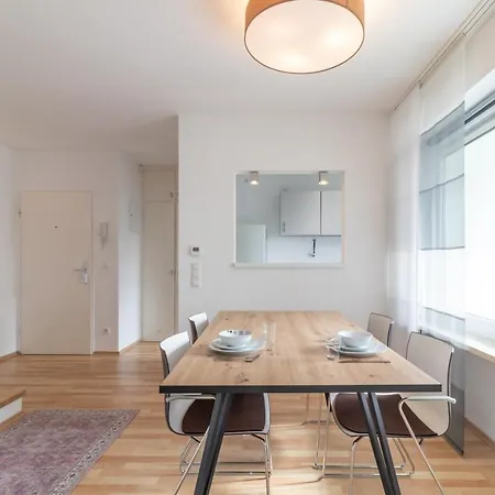 דירה Schone Und Moderne Mit Eigenem Parkplatz קובלנץ